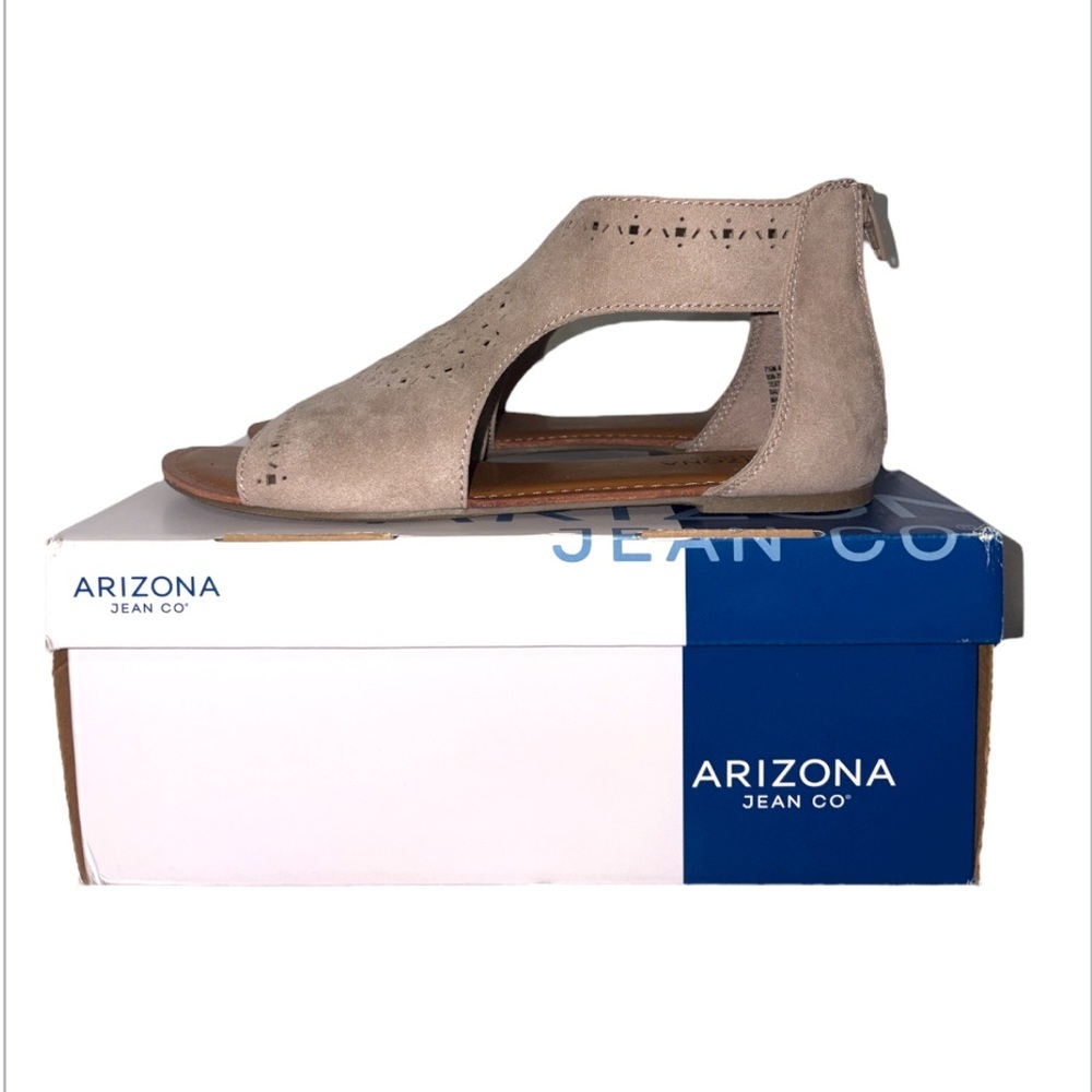 NWB Arizona Jean Co Tawny Taupe Sandals Faux Suede Cut Out Flats Women Size 7.5M - Picture 8 of 11